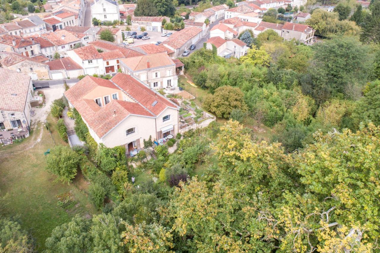 Chambre D'Hotes La Grenade Bleue Pons Dış mekan fotoğraf